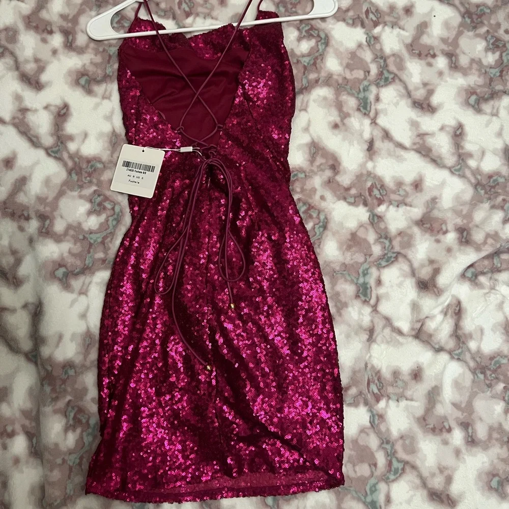Size Small- Pink fuchsia sequin dress - Picture 5 of 6